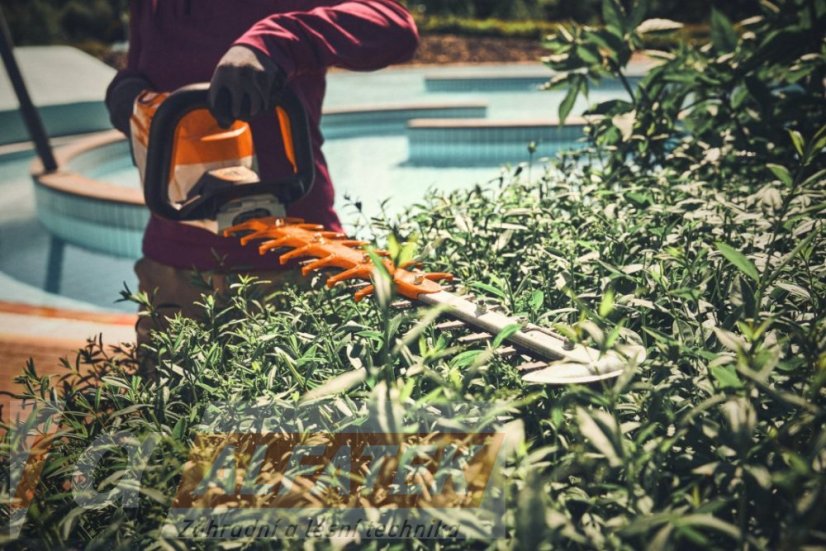 STIHL Akumulátorové nůžky HSA 140 T 