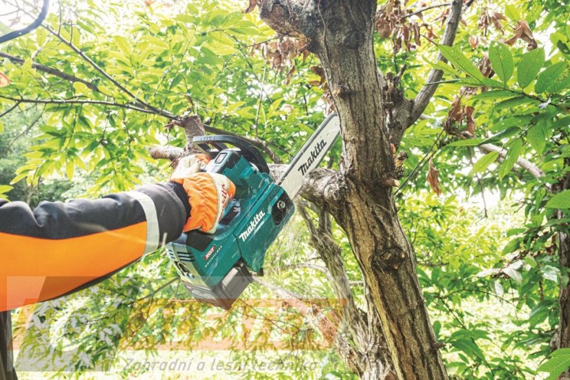 Makita Aku řetězová pila 300 mm Li-ion XGT 40V/4,0Ah (UC003GM102)