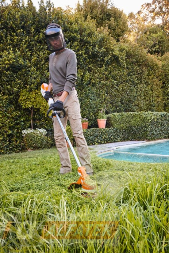 STIHL Akumulátorový vyžínač FSA 110 R (FA070115723)