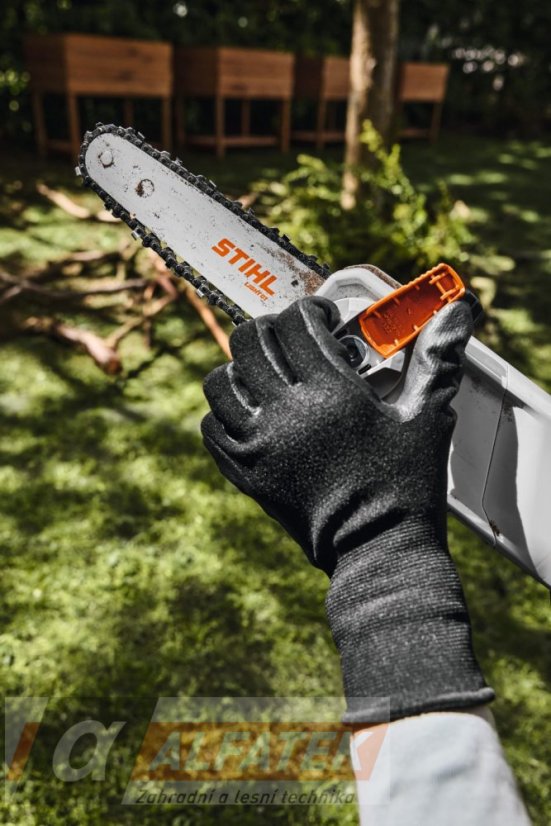 STIHL Akumulátorová vyvětvovací pila HTA 30 SET