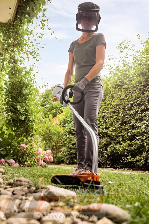 STIHL Benzinový vyžínač FS 38