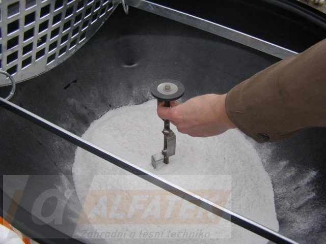 DAKR Rozmetadlo soli a umělých granulovaných hnojiv KRH 03 se sedačkou (01022.001)