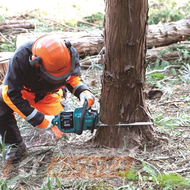 Makita Aku řetězová pila 400 mm Li-ion XGT 40V, bez aku (UC023GZ)