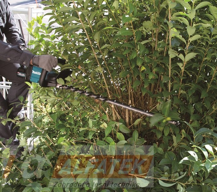 Makita Aku plotostřih 600mm Li-ion XGT 40V bez aku (UH006GZ)