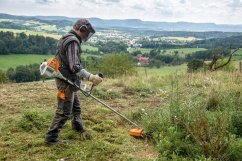 STIHL Benzínový křovinořez FS 235 STIHL Benzínový křovinořez FS 235