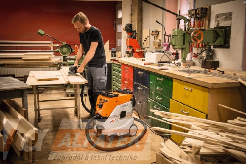STIHL Elektrický vysavač na mokré a suché vysávání SE 133 ME (47860124430)