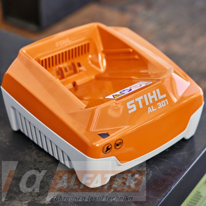 STIHL Rychlonabíječka AL 301